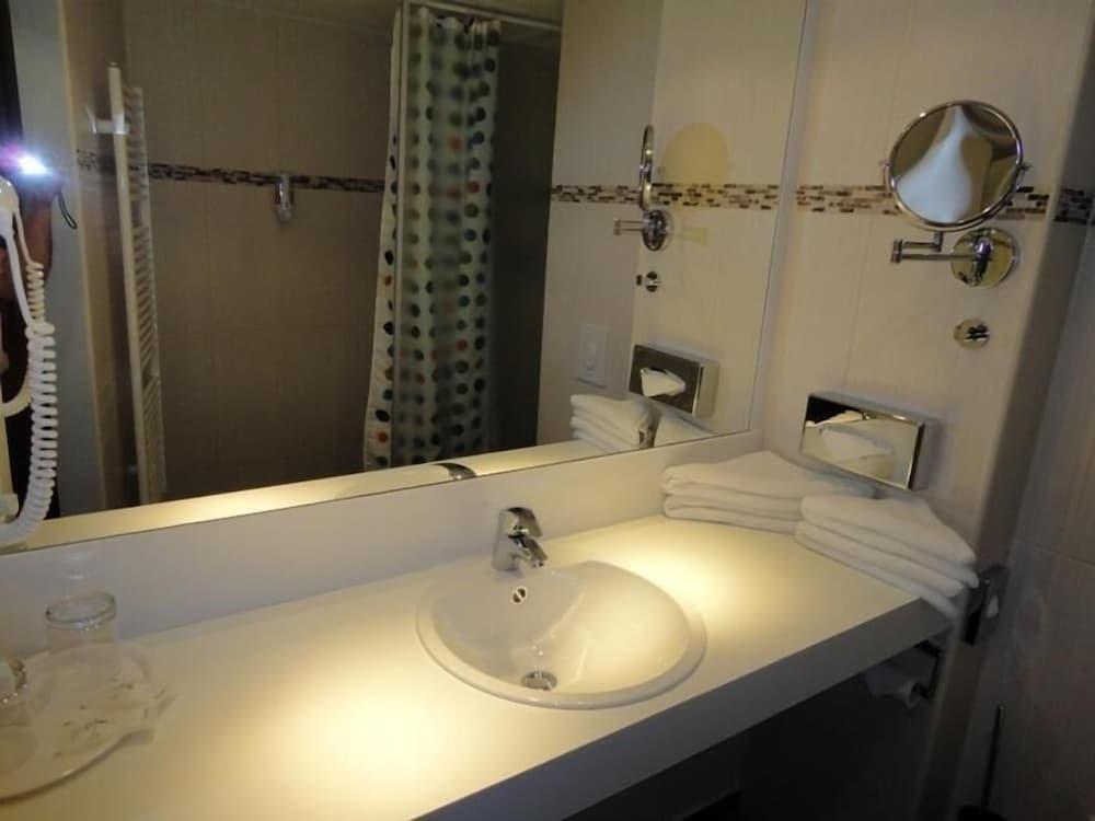 Отель Grand Dream Main Center 4*